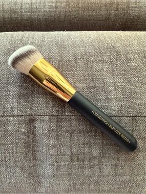 Estée Lauder Foundation Blender Brush